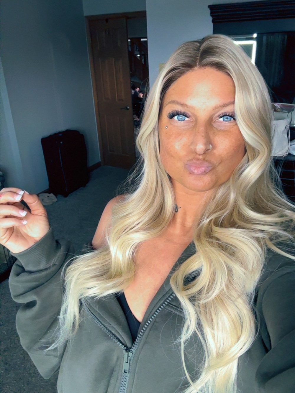 Brett (high rise blonde) T-part lace front wig